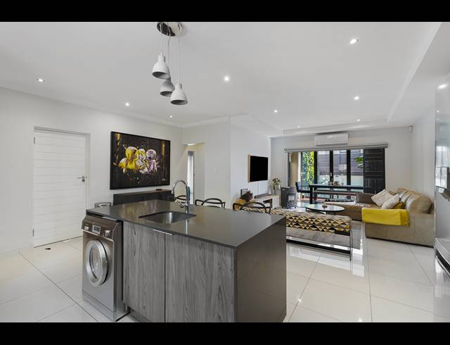 3 BEDROOM TOWNHOUSE FOR SALE IN BRYANSTON